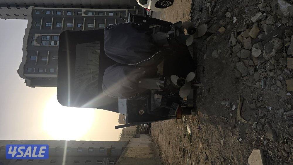 للبيع مني يخت امريكي 2009 او بدل على سيكل3