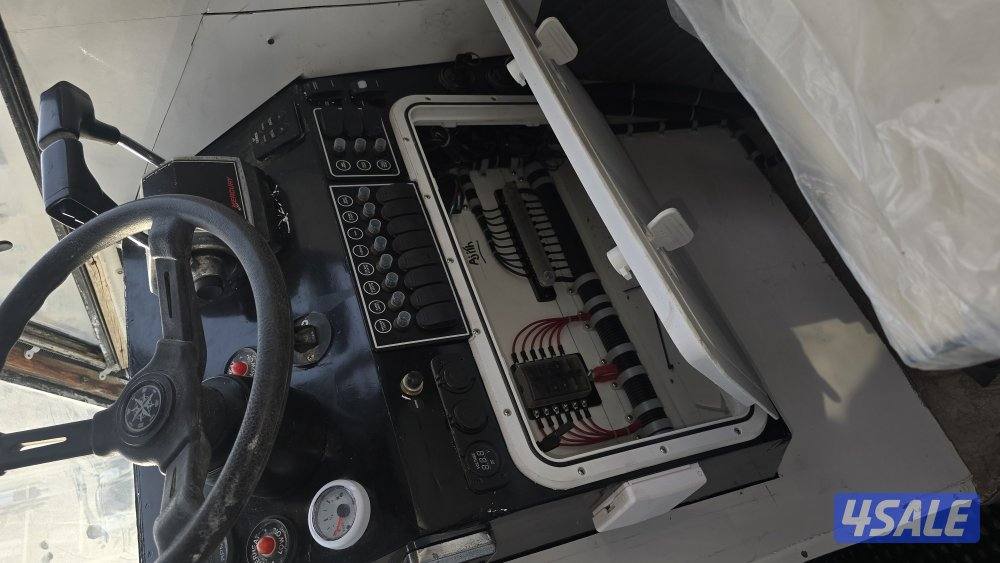 للبيع مني يخت امريكي 2009 او بدل على سيكل9