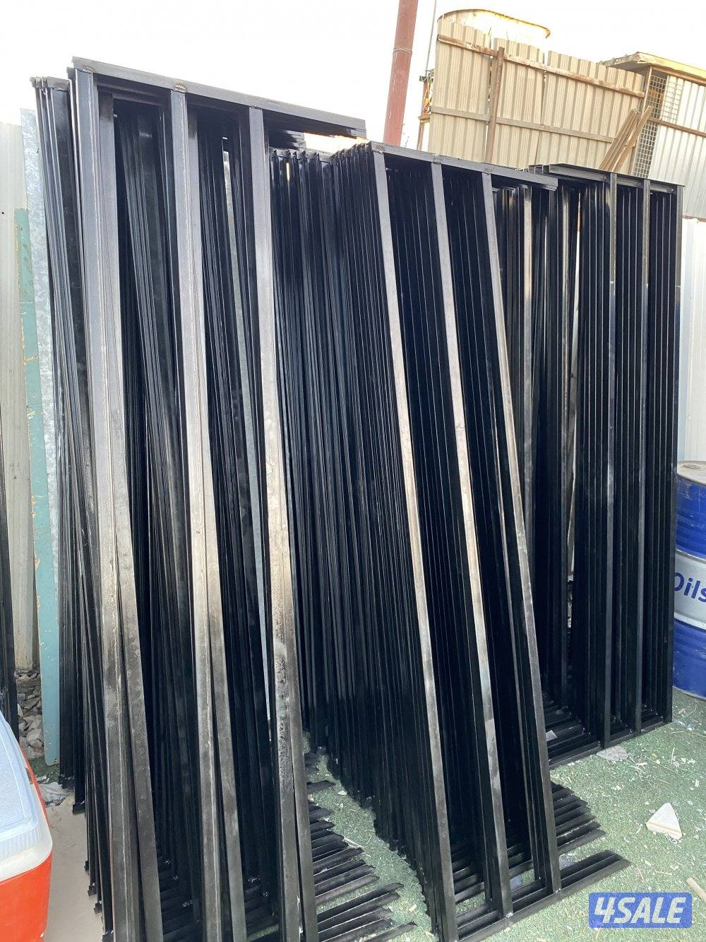 يوجد لدينا جميع أغراض البر، توانكي، مطابخ، حمامات، ركايز خشب مستعمل0