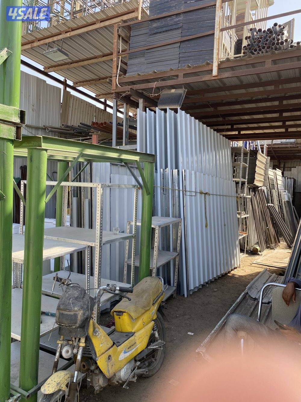 يوجد لدينا جميع أغراض البر، توانكي، مطابخ، حمامات، ركايز خشب مستعمل11