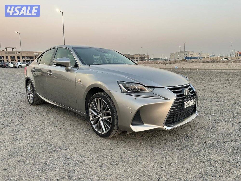 لكزس IS 200t موديل ٢٠١٧ بحالة ممتازة0