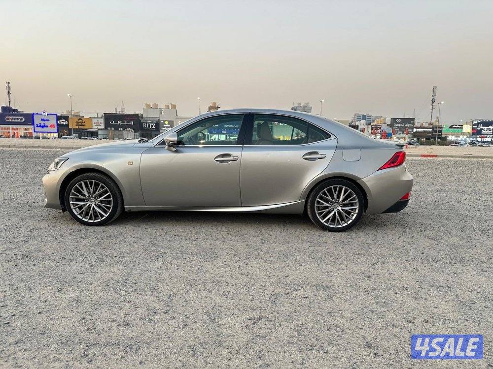 لكزس IS 200t موديل ٢٠١٧ بحالة ممتازة7