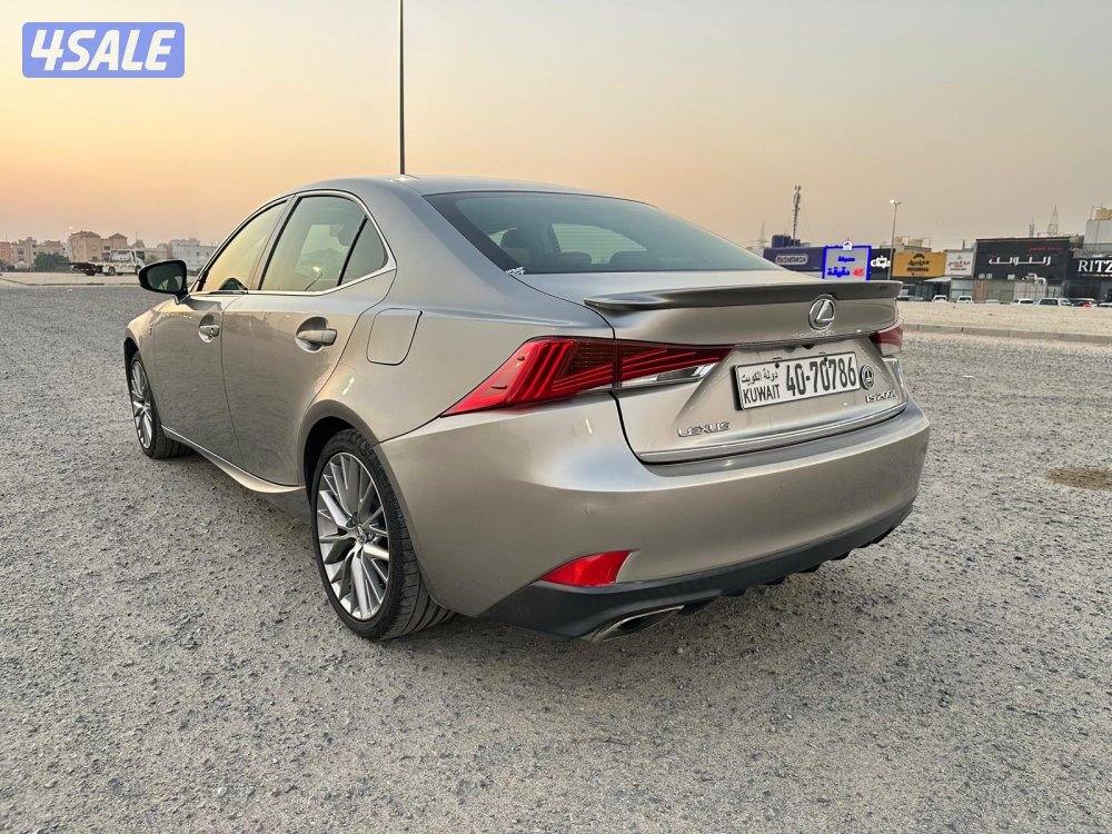 لكزس IS 200t موديل ٢٠١٧ بحالة ممتازة9
