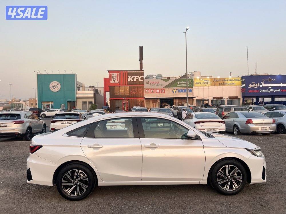 للبيع ياريس 2023 الدرجة الأولى صبغ الوكالة6