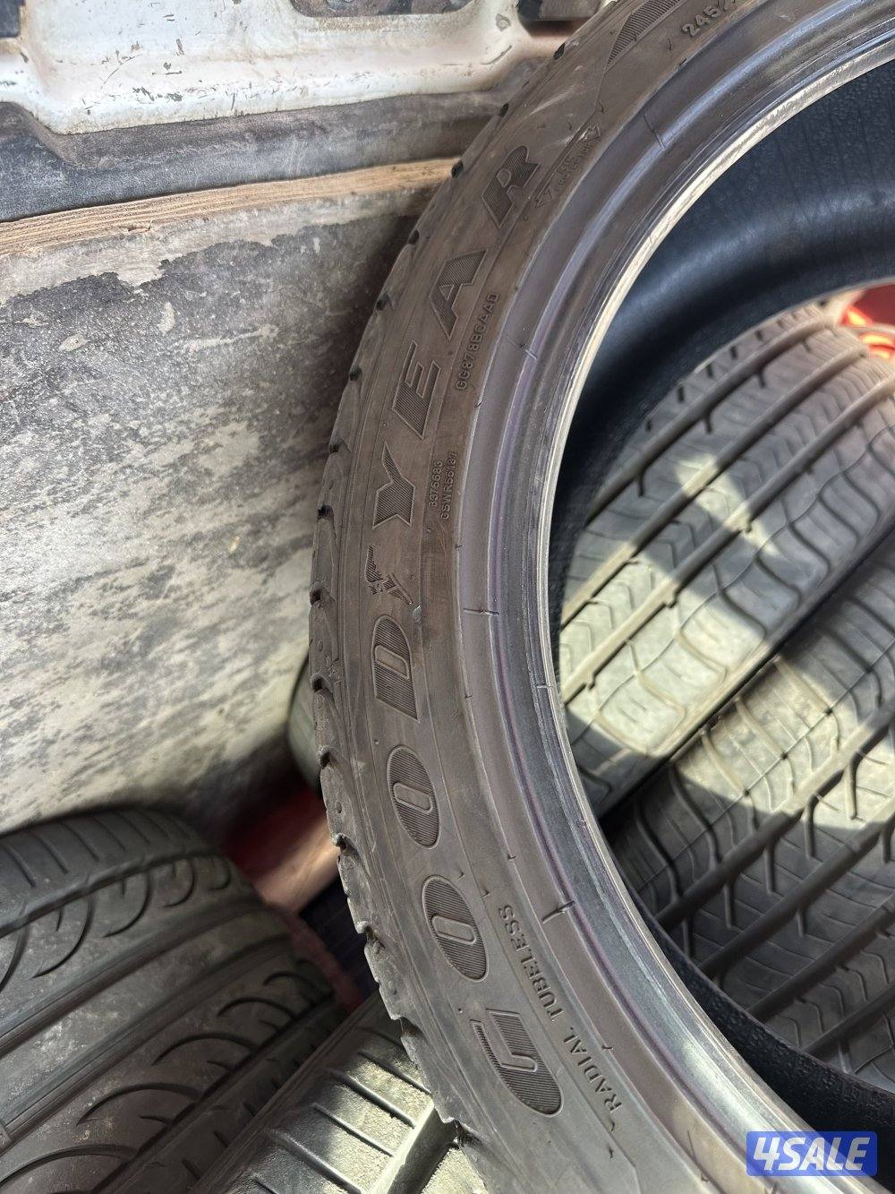 اطارات حجم 18/245/40 ماركة كوديير طقم 4 تواير2