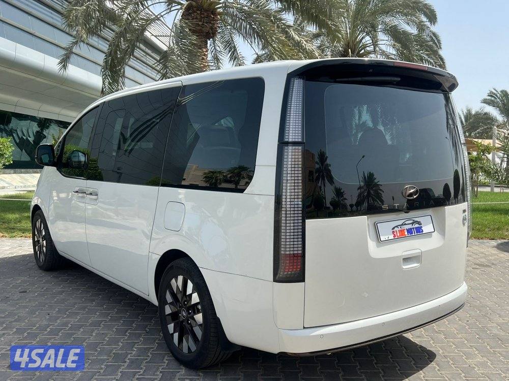 للبيع هيونداي ستاريا موديل 2022 أعلى فئه بالوكالة3