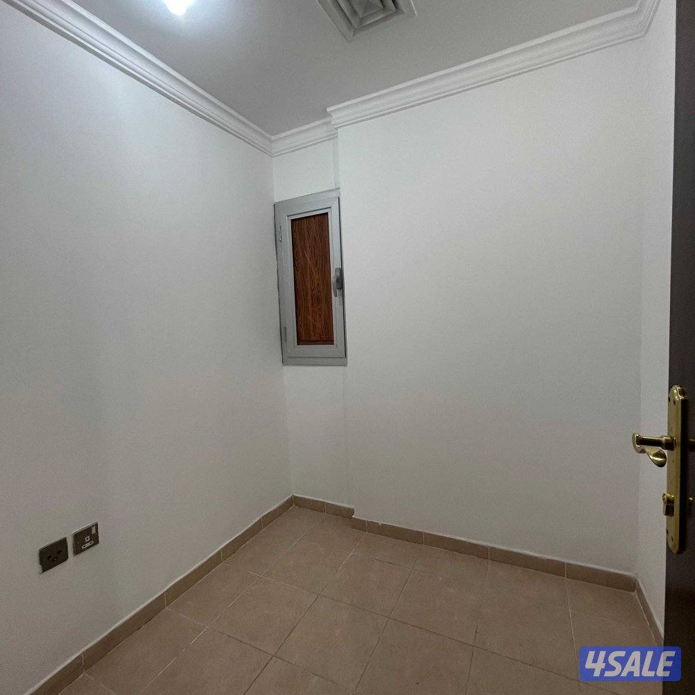 شقة إطلالة بحرية مباشرة للإيجار في السالمية5