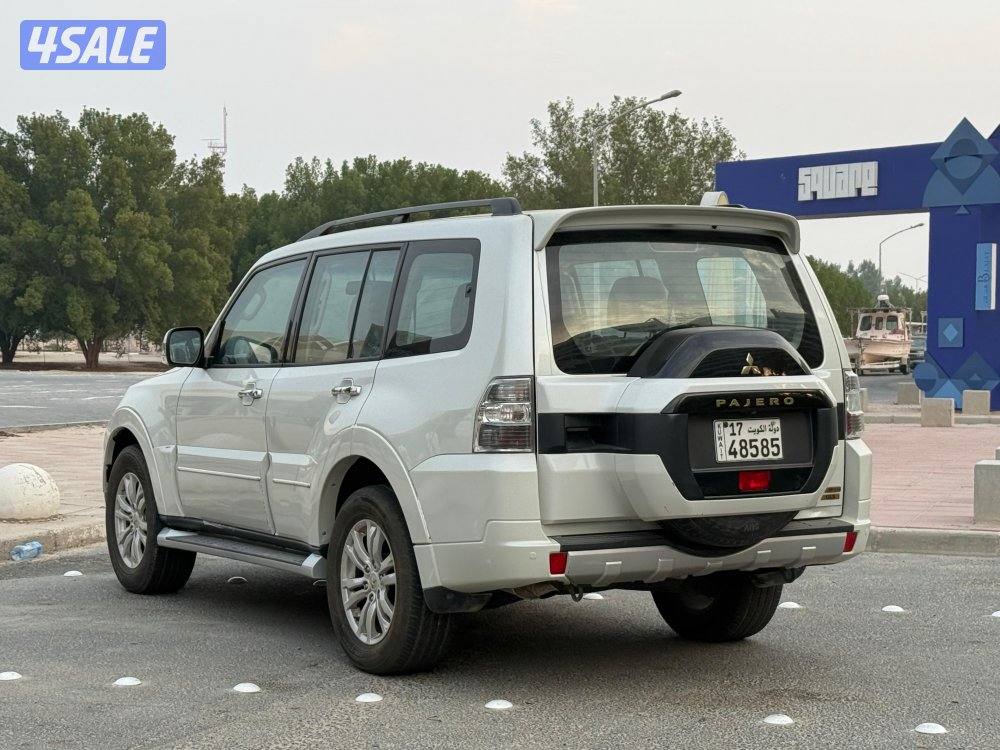 للبيع باجيرو 2020 الماكينه الكبيره 3.8 عداد 99 ألف2