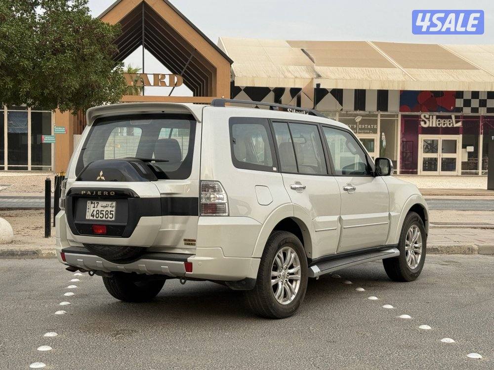 للبيع باجيرو 2020 الماكينه الكبيره 3.8 عداد 99 ألف3