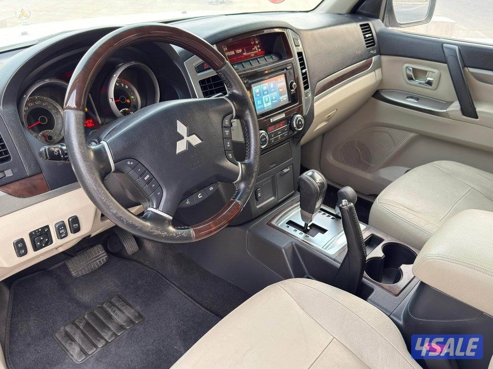 للبيع باجيرو 2020 الماكينه الكبيره 3.8 عداد 99 ألف7