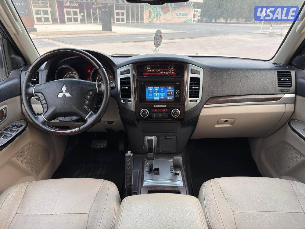 للبيع باجيرو 2020 الماكينه الكبيره 3.8 عداد 99 ألف8