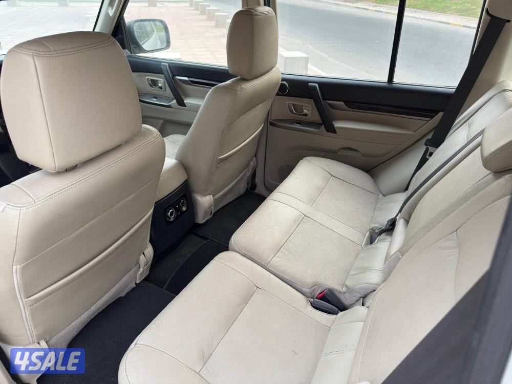 للبيع باجيرو 2020 الماكينه الكبيره 3.8 عداد 99 ألف13