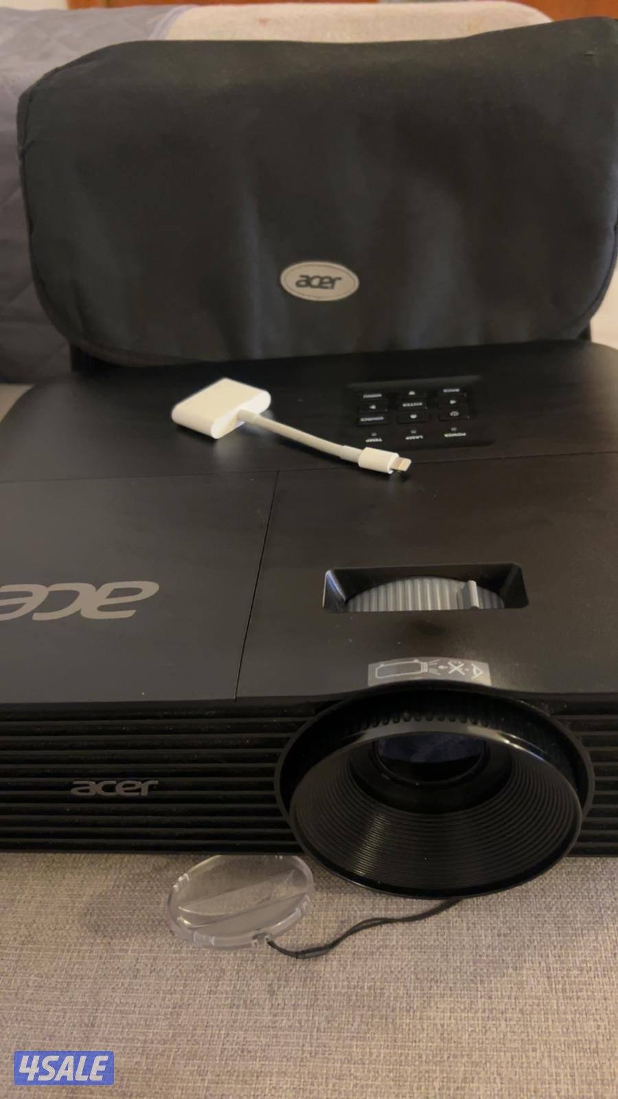 للبيع بروجكتر ايسر استعمال خفيف مع وصله ايفون0