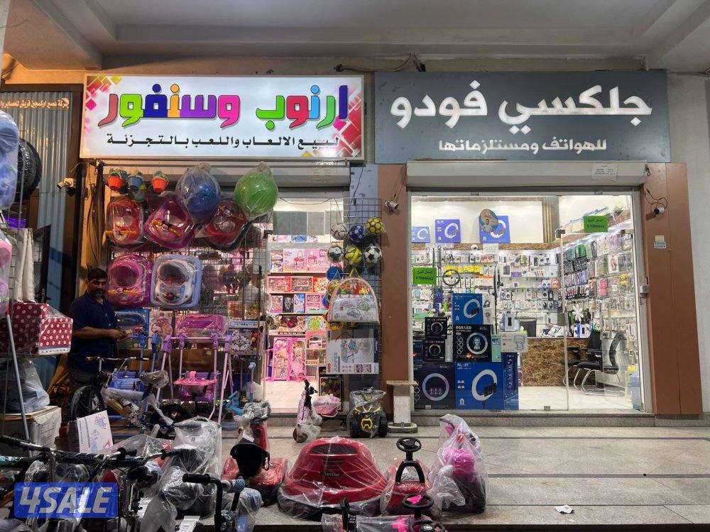 للبيع محلين جنب بعض في مجمع المعلم العقيلة مع عقد جديد0