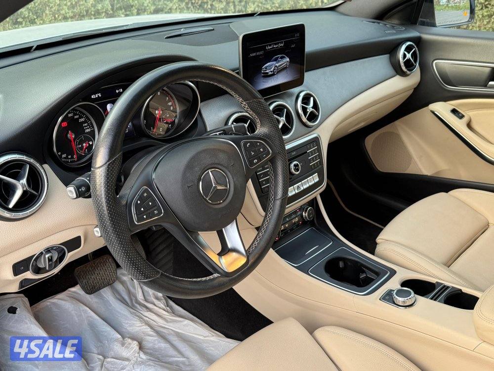 للبيع مرسيدس CLA 200 موديل 2019 / عداد 30 ألف / صبغ الوكاله بالكامل11