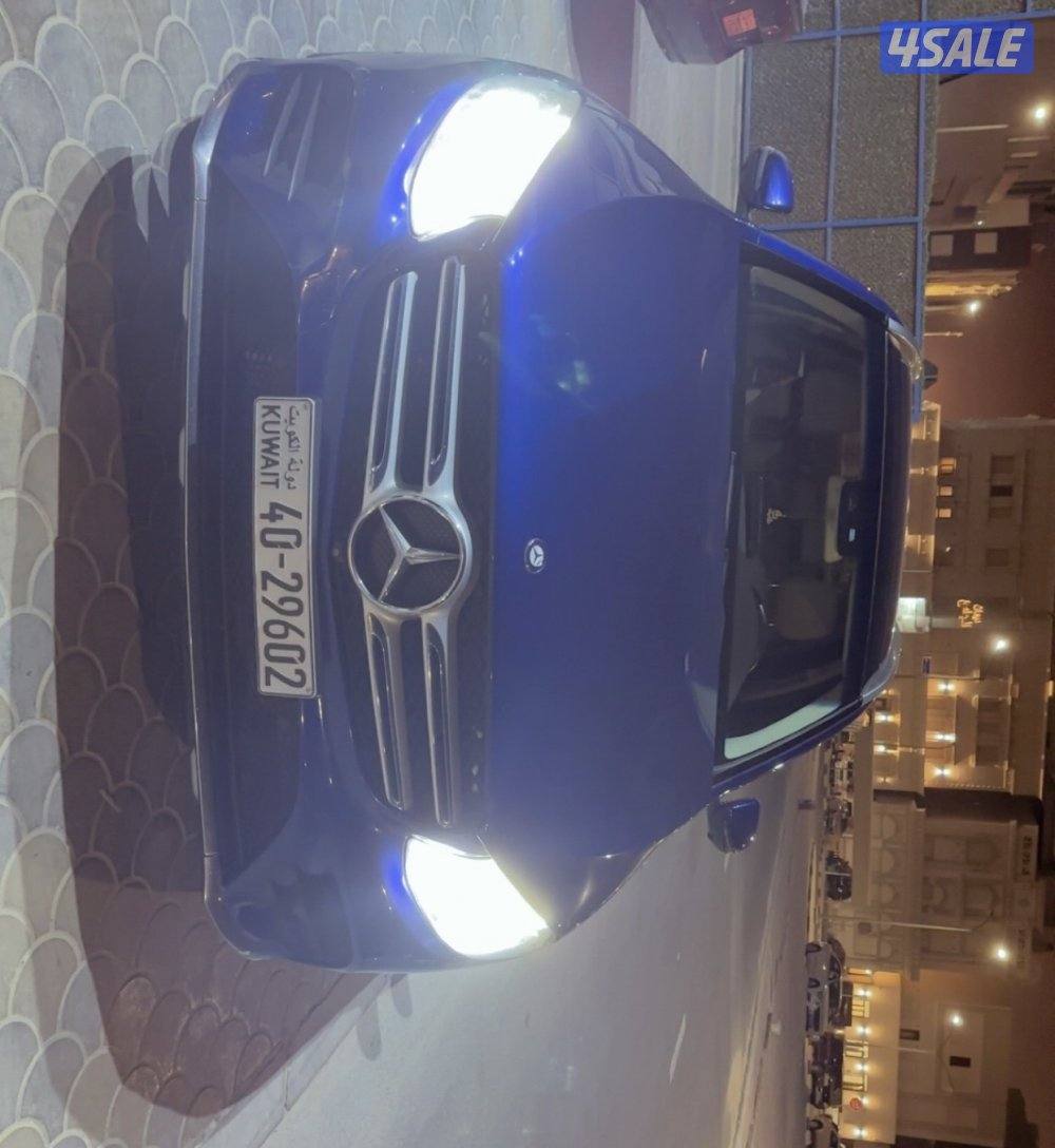 مرسيدس جيب GLC300 موديل 2017 اللون أزرق 4 سلندر تيبربو فل اوبشن0