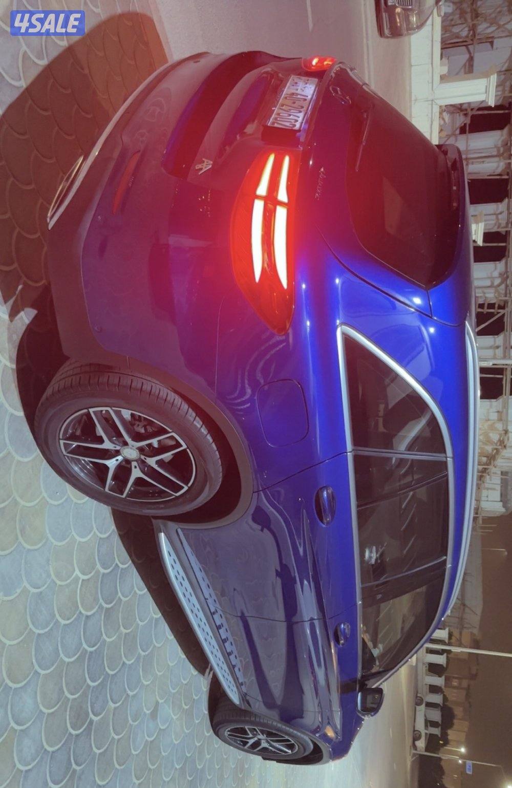 مرسيدس جيب GLC300 موديل 2017 اللون أزرق 4 سلندر تيبربو فل اوبشن2