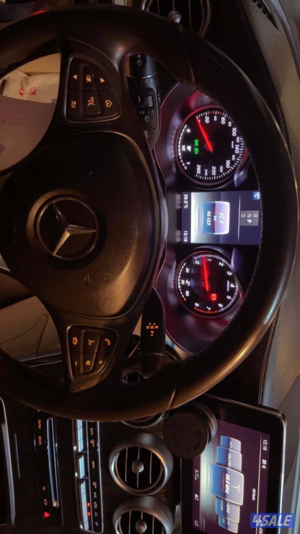 مرسيدس جيب GLC300 موديل 2017 اللون أزرق 4 سلندر تيبربو فل اوبشن4