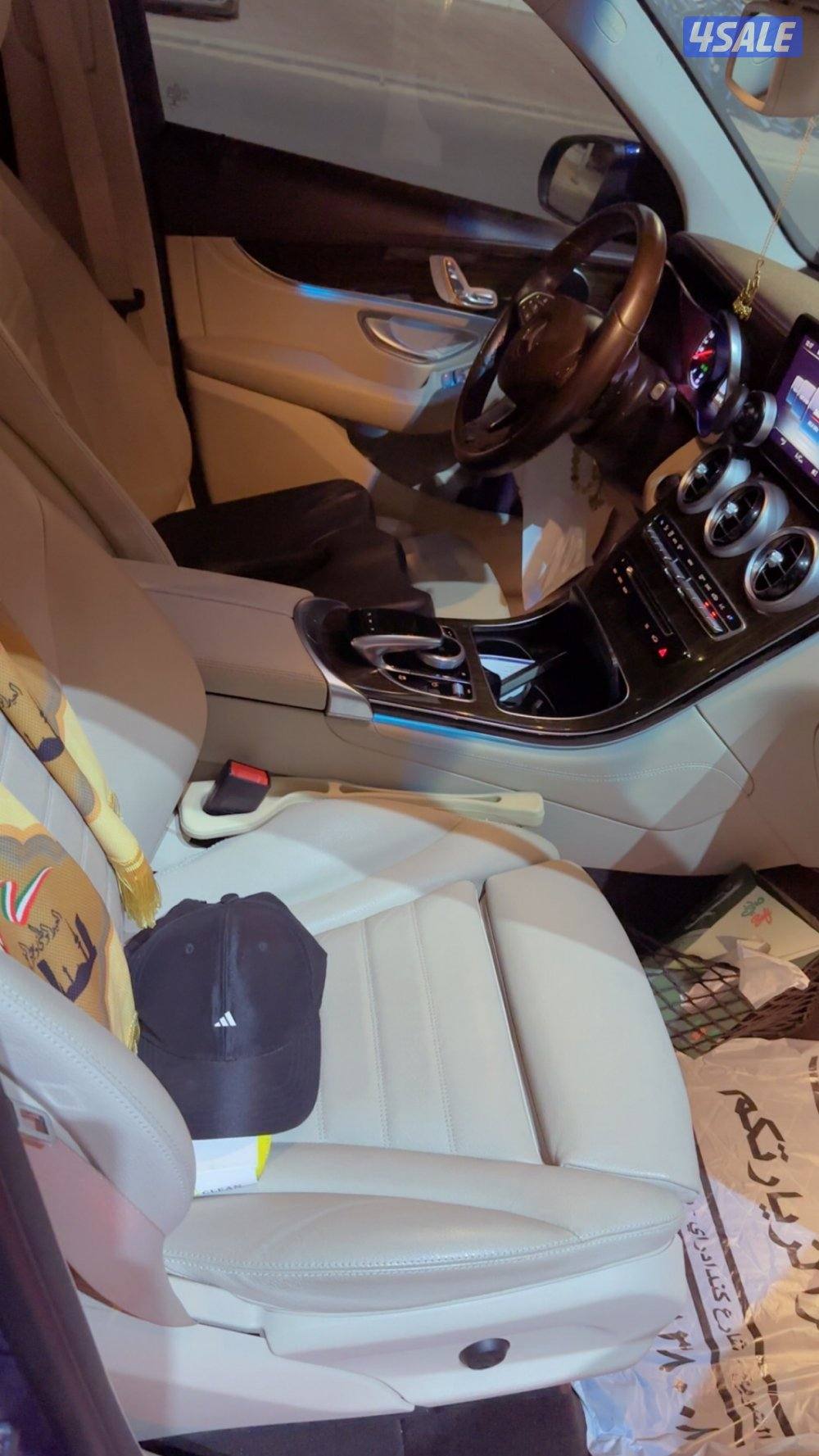 مرسيدس جيب GLC300 موديل 2017 اللون أزرق 4 سلندر تيبربو فل اوبشن5