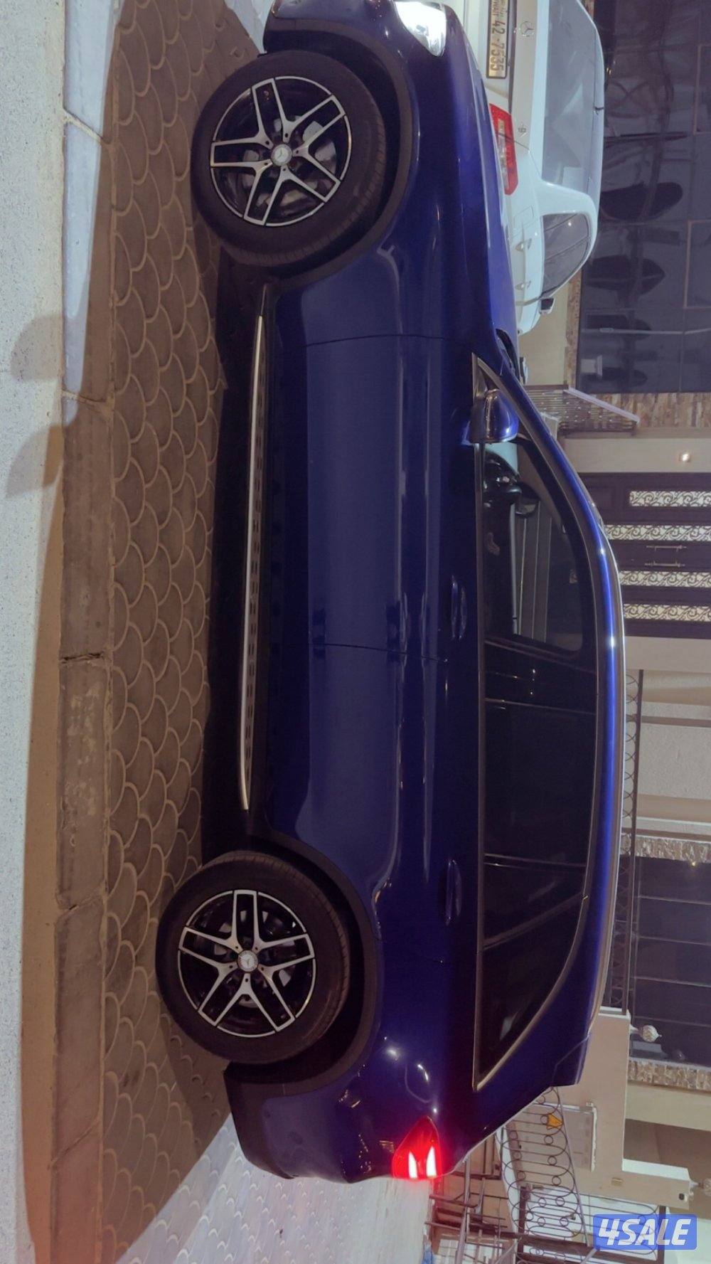 مرسيدس جيب GLC300 موديل 2017 اللون أزرق 4 سلندر تيبربو فل اوبشن8