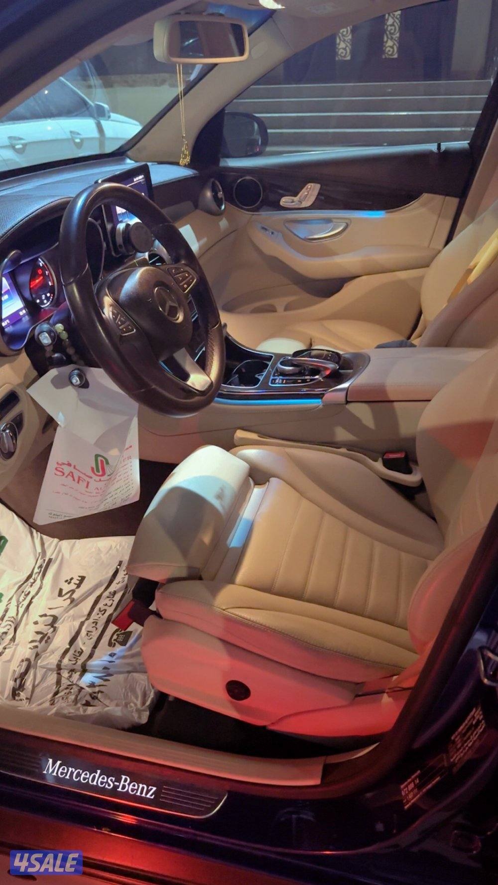 مرسيدس جيب GLC300 موديل 2017 اللون أزرق 4 سلندر تيبربو فل اوبشن10