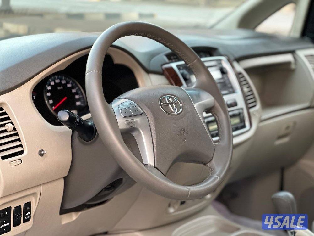 للبيع تويوتا انوفا موديل 2012 وارد الساير5