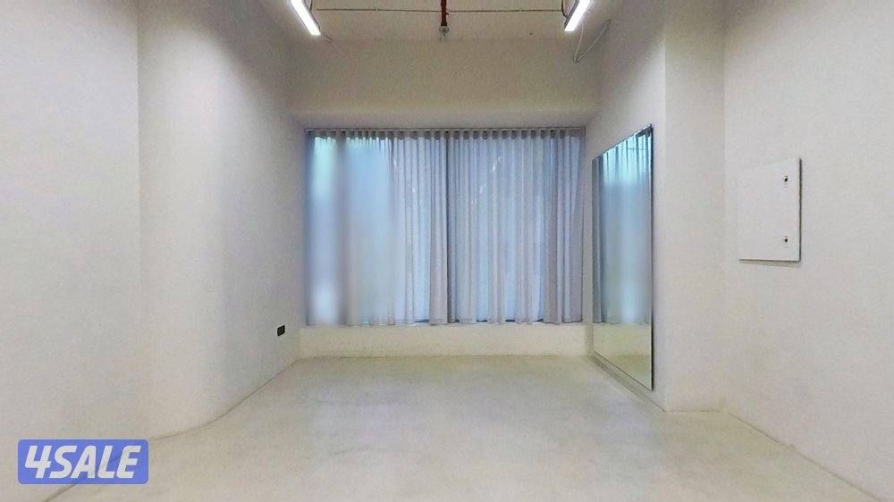 متوفر مكتب تجاري في برج كتير راقي بموقع متميز بشرق المساحه ٦٧2