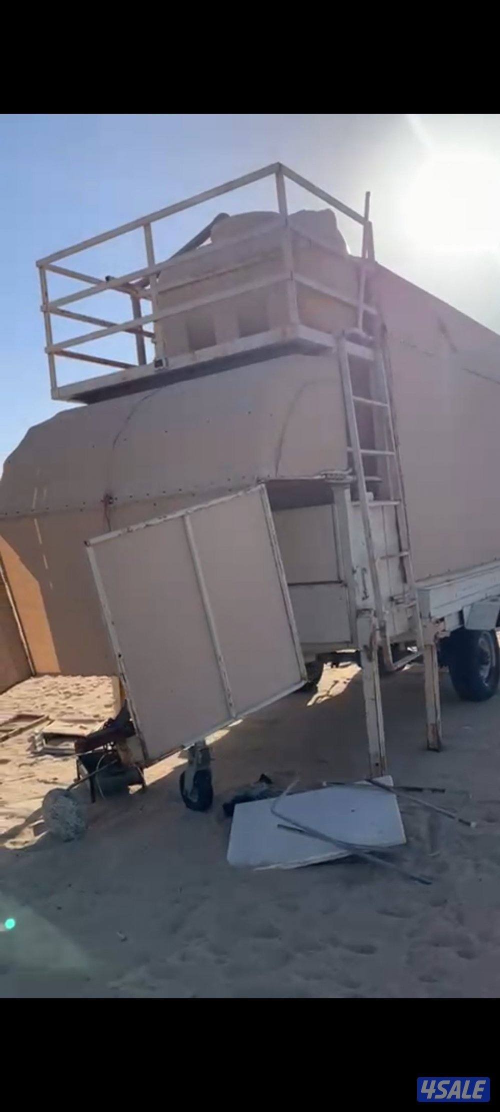 قلص مجهز للكشتات أو مخزن0