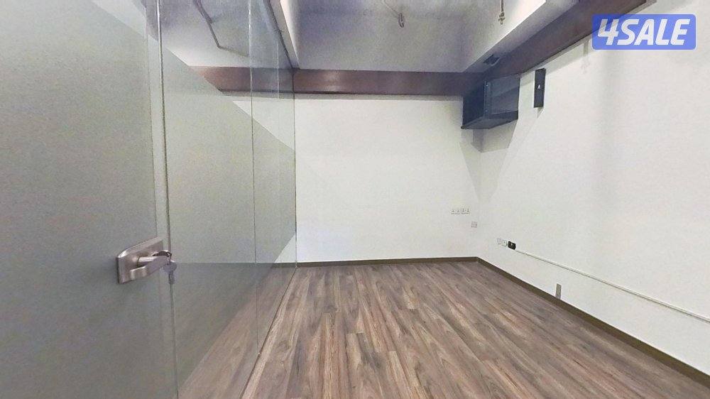 متوفر مكتب تجاري في برج كتير راقي بشرق ٣ ارقام اليه  المساحه ١٦٠ م3