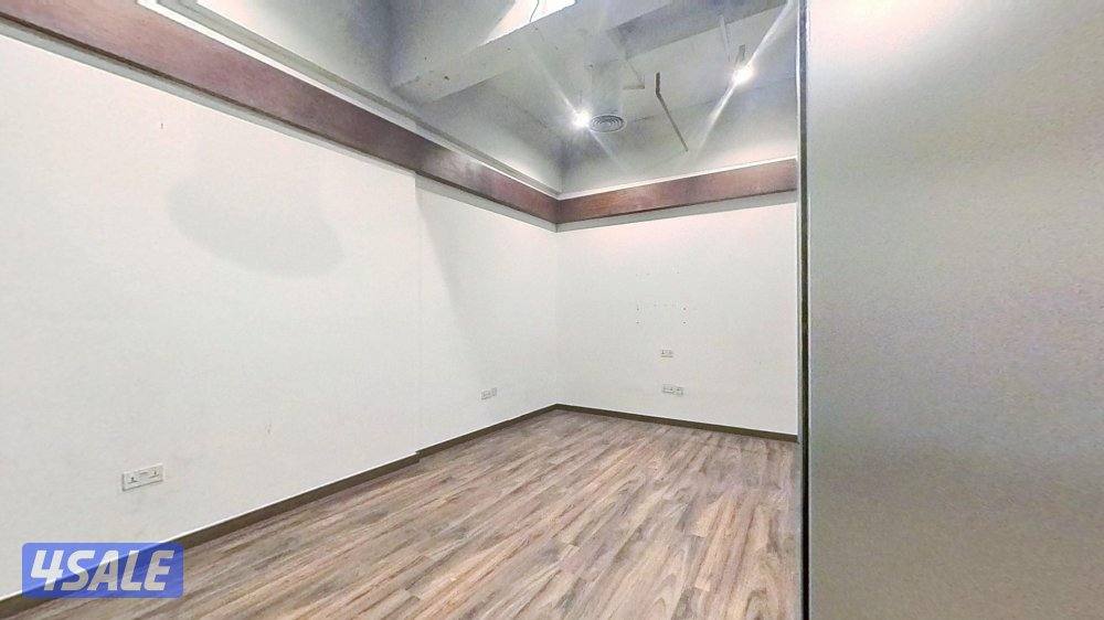 متوفر مكتب تجاري في برج كتير راقي بشرق ٣ ارقام اليه  المساحه ١٦٠ م5