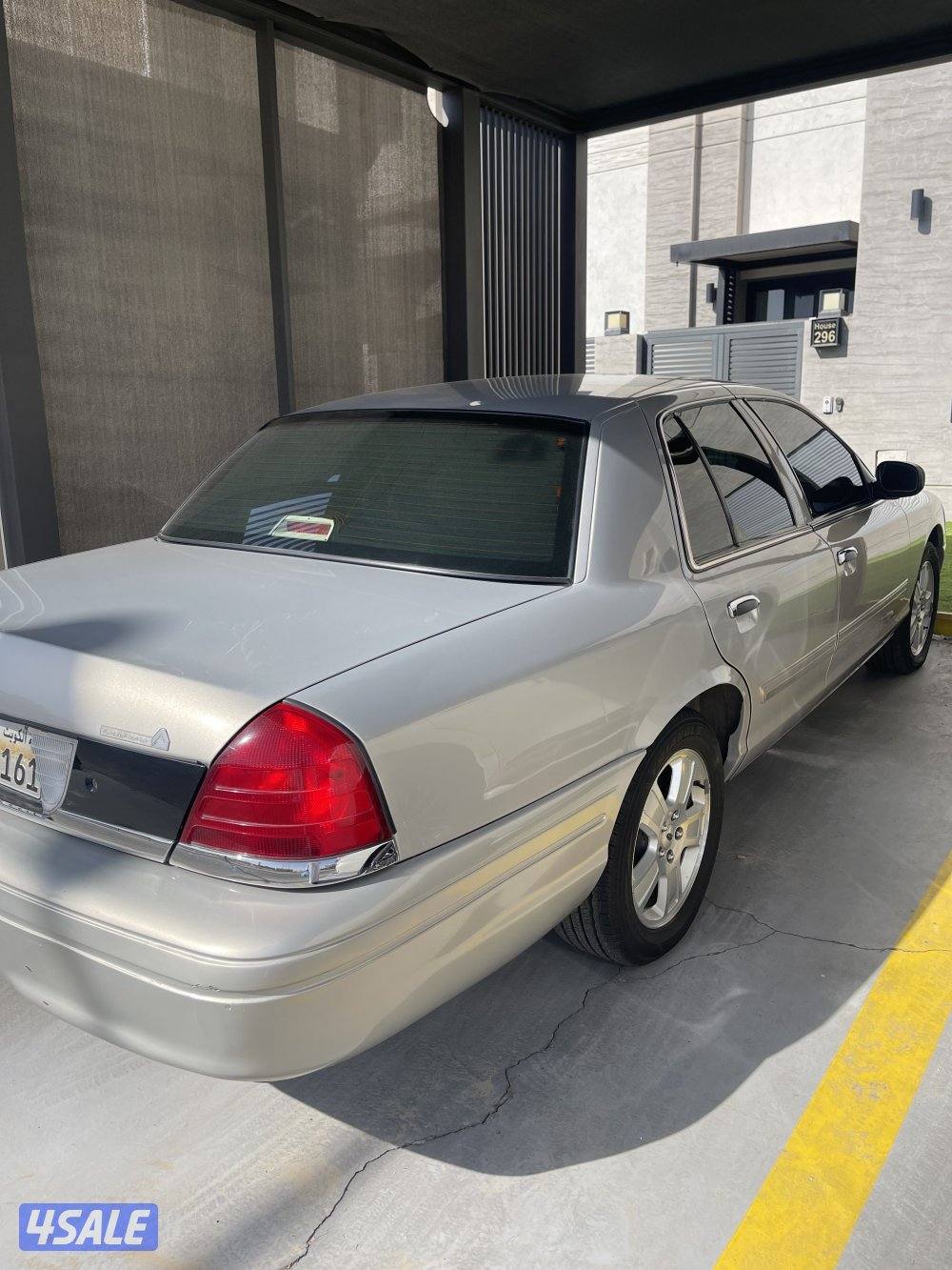 للبيع فورد كراون فكتوريا0