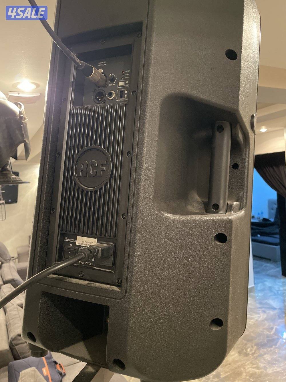 للبيع عدد ٢ سماعه مع قواعدهم  rcf ١٢ بوصه مع مكسر ياماها و وصلت بلوتوث1