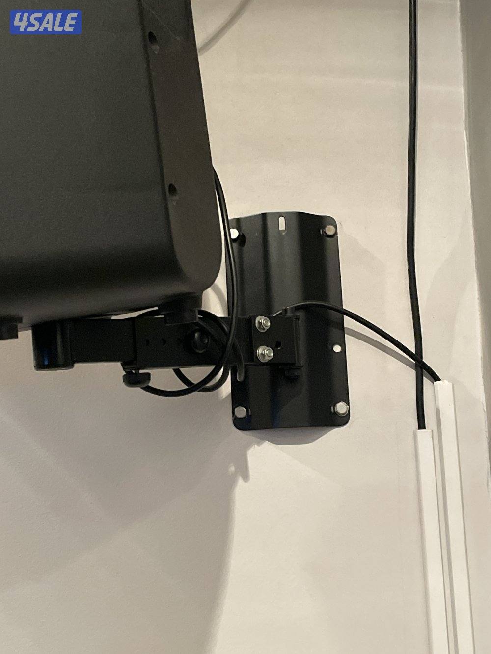 للبيع عدد ٢ سماعه مع قواعدهم  rcf ١٢ بوصه مع مكسر ياماها و وصلت بلوتوث3