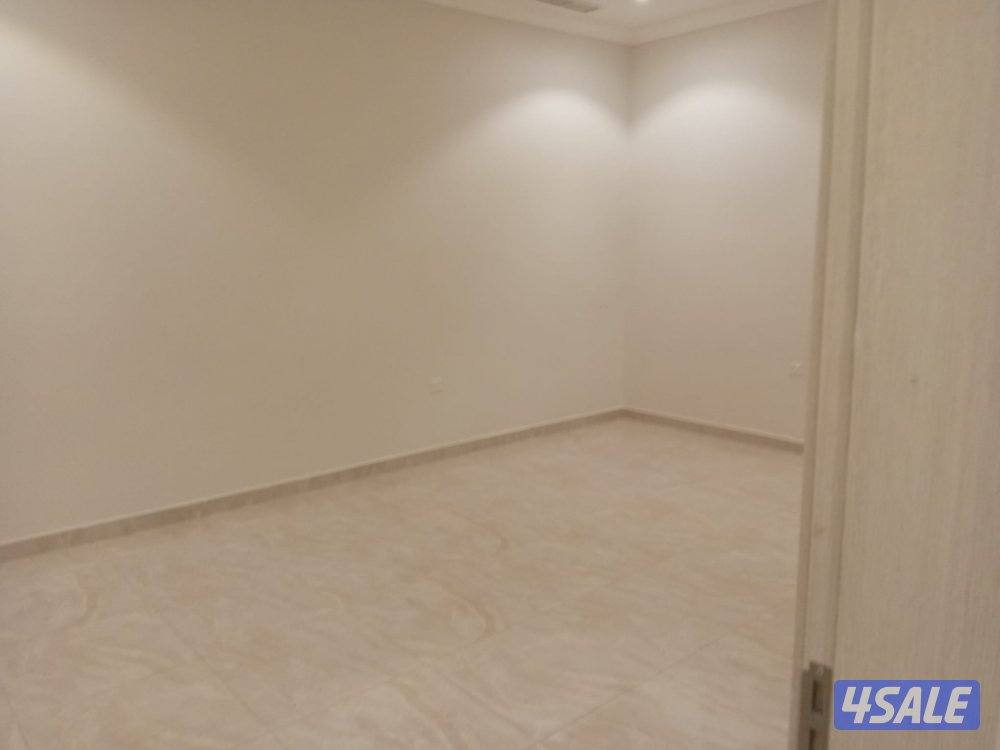 دور ارضي بغرب عبدالله المبارك قطعه 52