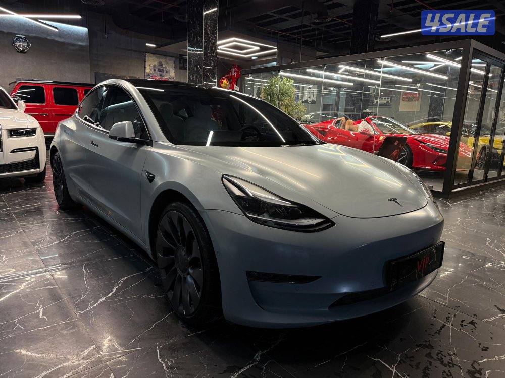 تسلا موديل 33