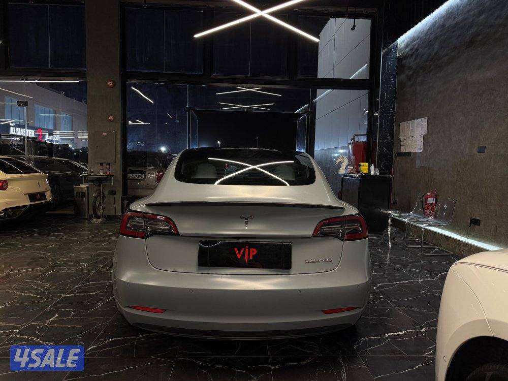 تسلا موديل 36