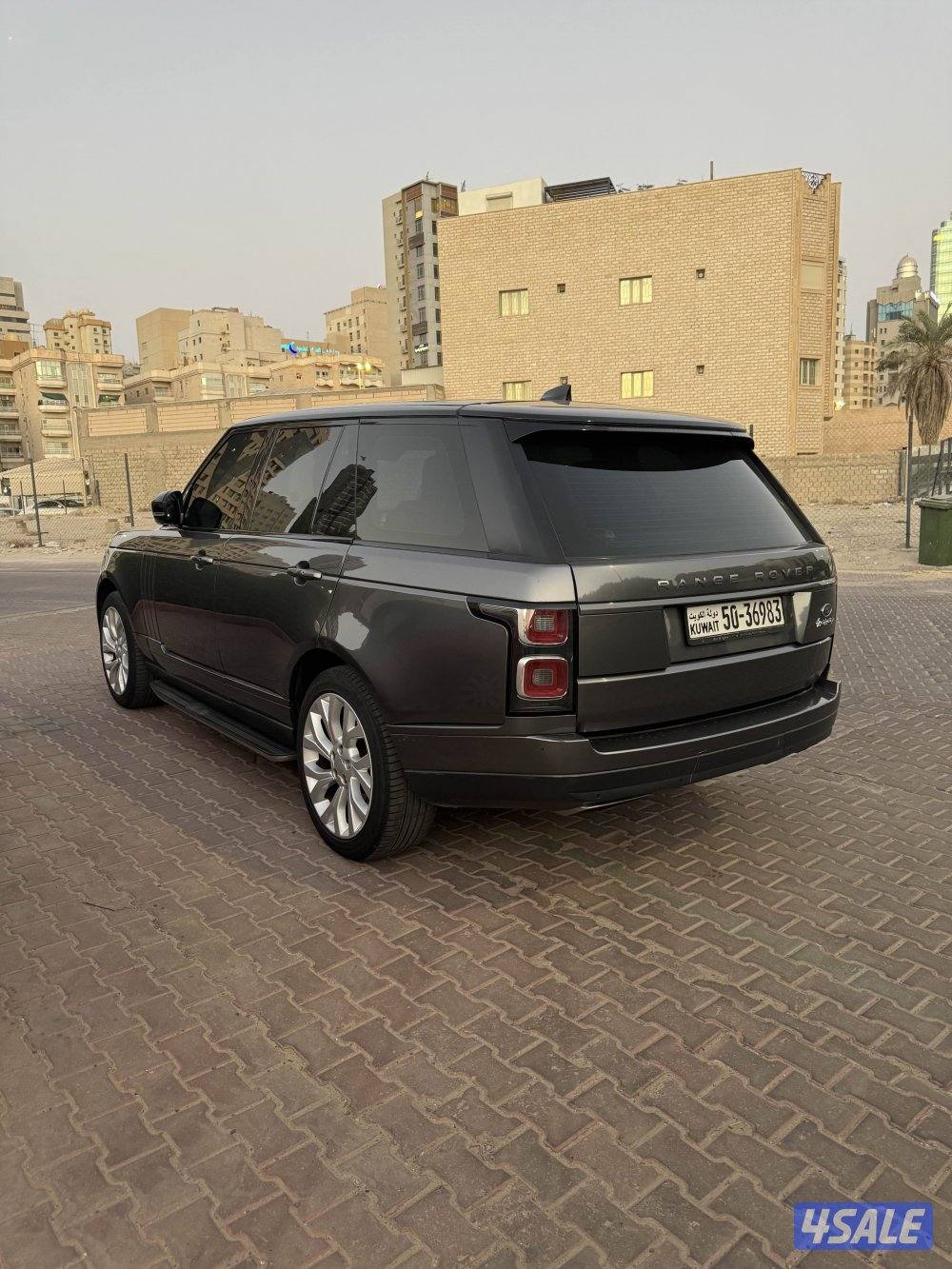 للبيع رنج روفر بحاله المصنع3