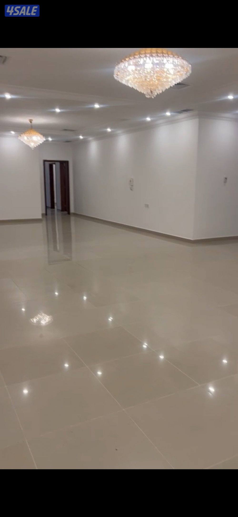 للإيجار دور أرضي حطين 3 غرف مساحات واسعة0