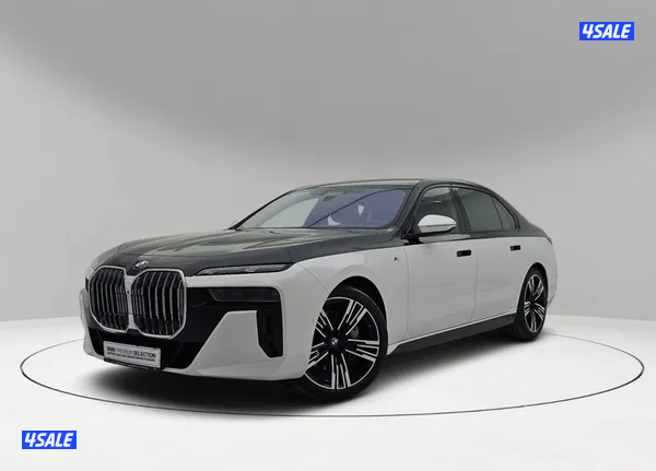 BMW 740i M Sport Pack0