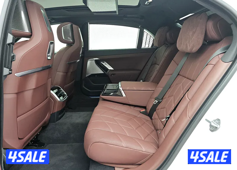 BMW 740i M Sport Pack10