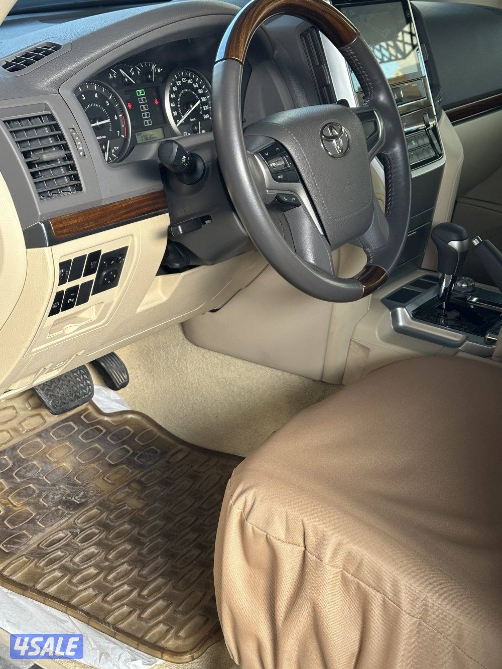 للبيع لاندكروزر 2016 الساير GXR صبغ الوكاله شرط الفحص ماشي 18.200 الف8