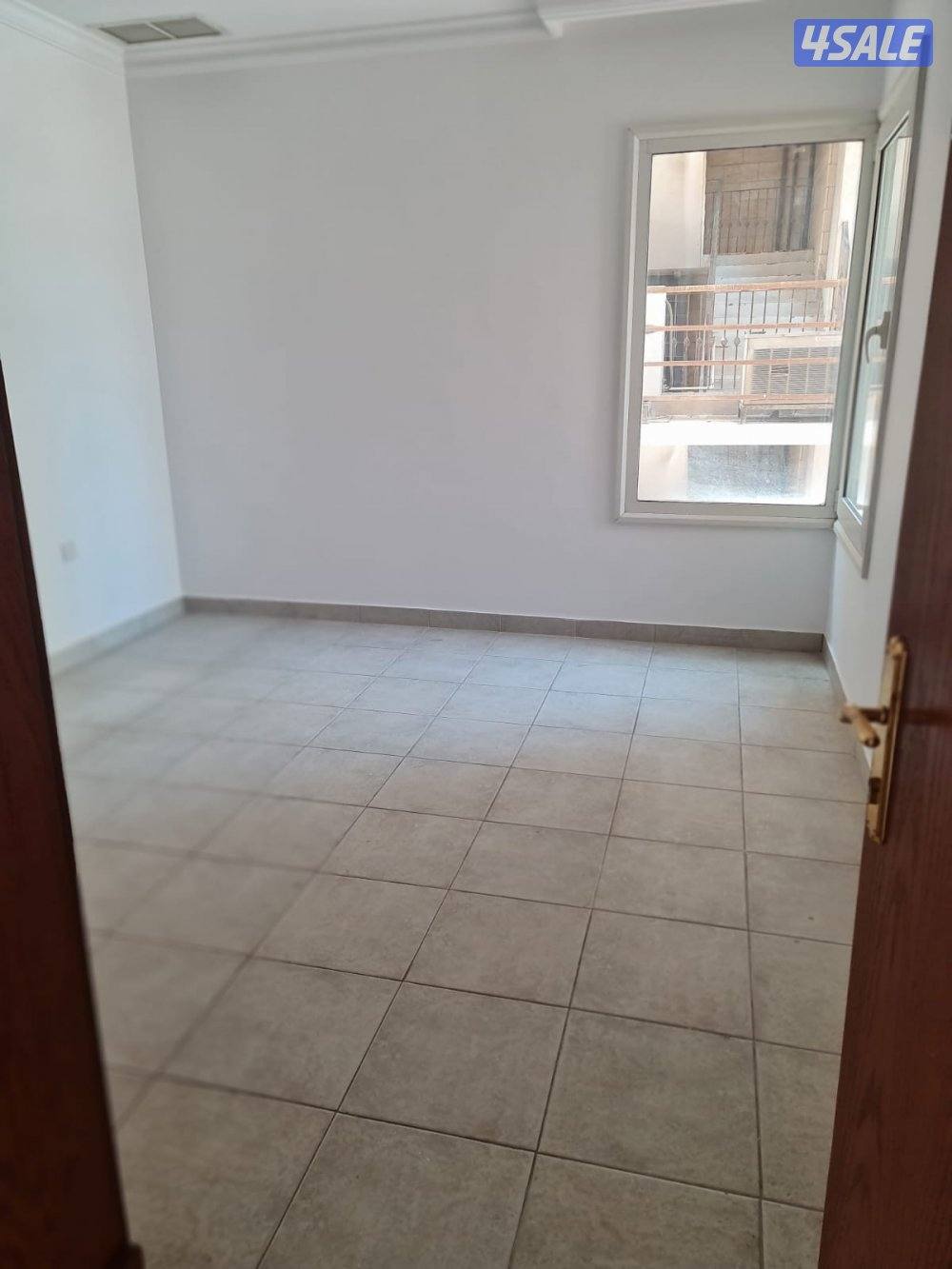 شقة للايجار بالشعب قطعه ٨ الشارع الذهبي2