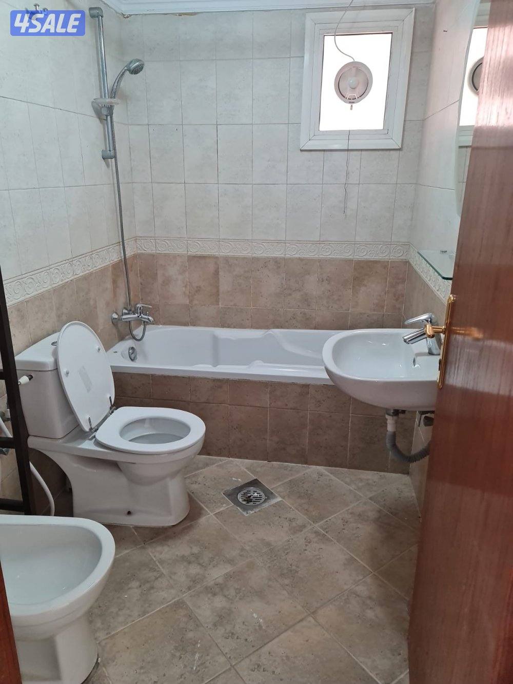 شقة للايجار بالشعب قطعه ٨ الشارع الذهبي5