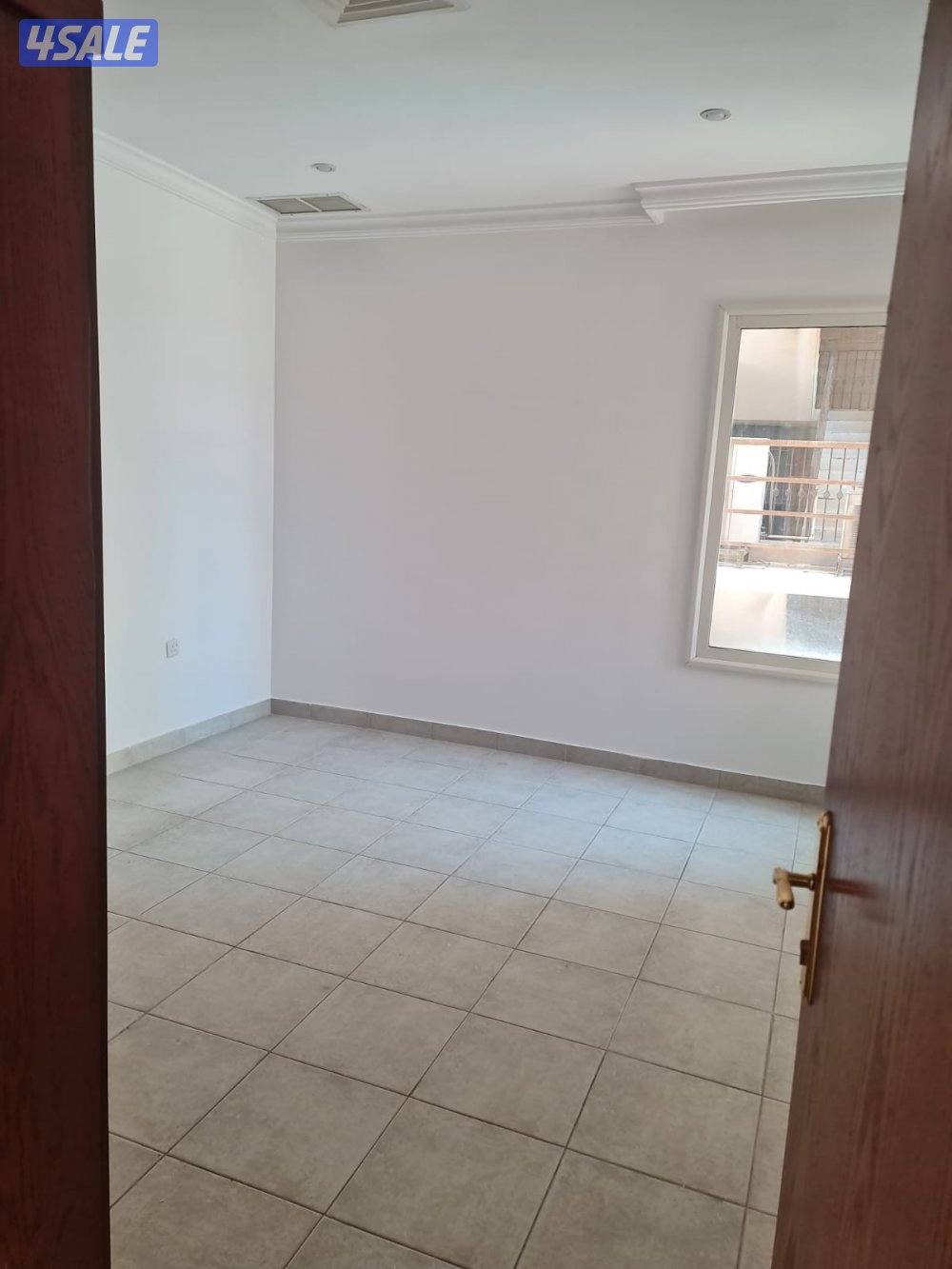 شقة للايجار بالشعب قطعه ٨ الشارع الذهبي7