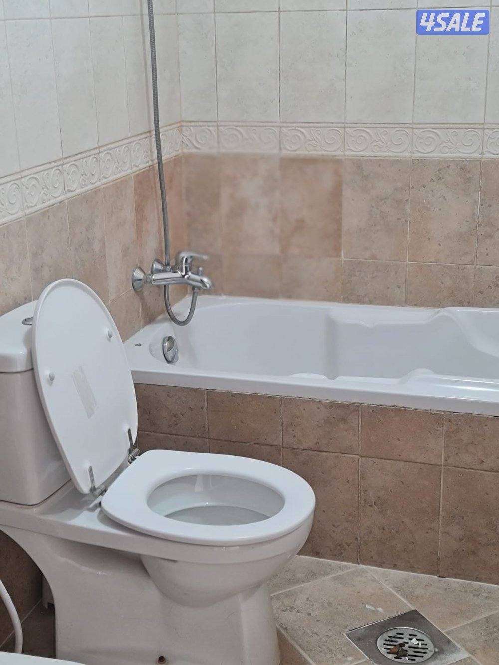 شقة للايجار بالشعب قطعه ٨ الشارع الذهبي9