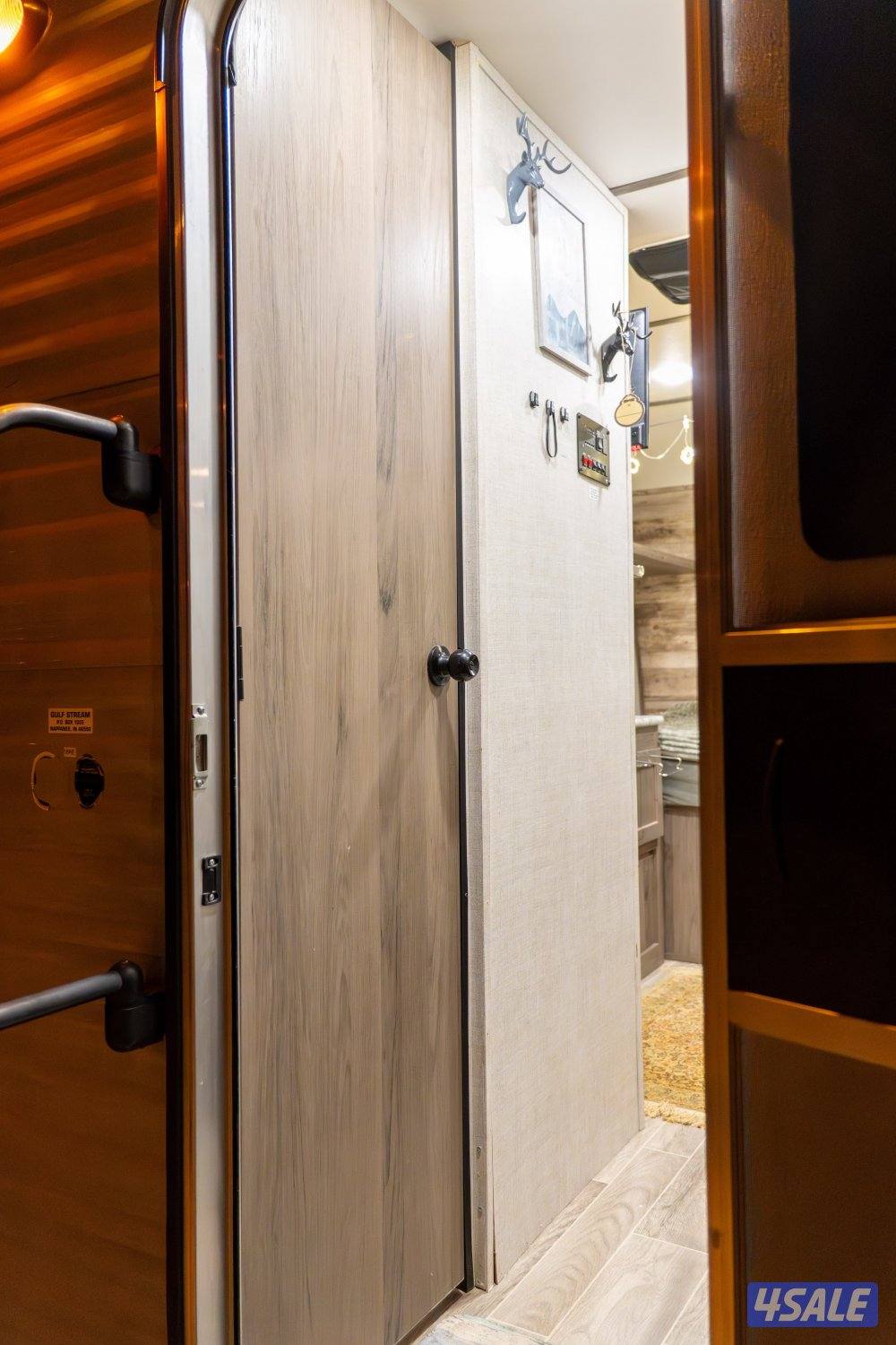 للبيع كرفان امريكي مديل ٢٠٢١11