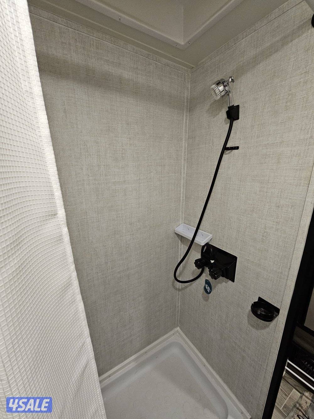 للبيع كرفان امريكي مديل ٢٠٢١12