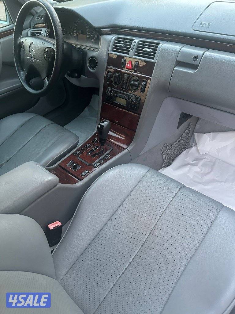 للبيع مرسيدس E240 Classic موديل 2002،وارد البشر وكاله4
