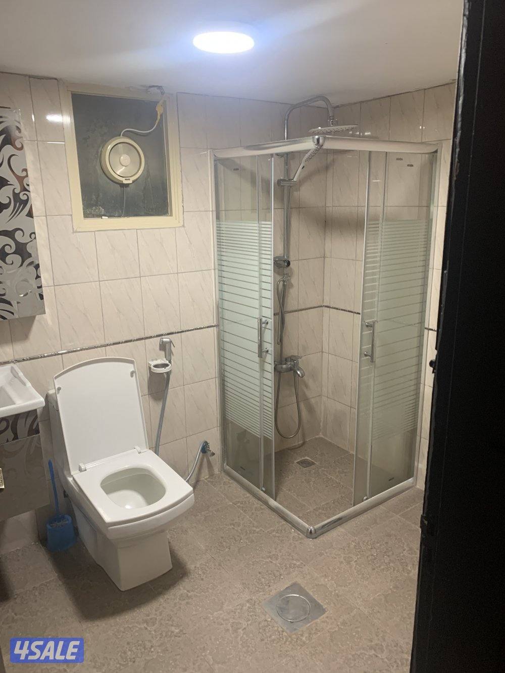 يوجد لدينا شقق الايجار غرفة وصالة مطبخ وحمام تشطيب سوبر سوبر لوكس يوج🚙3