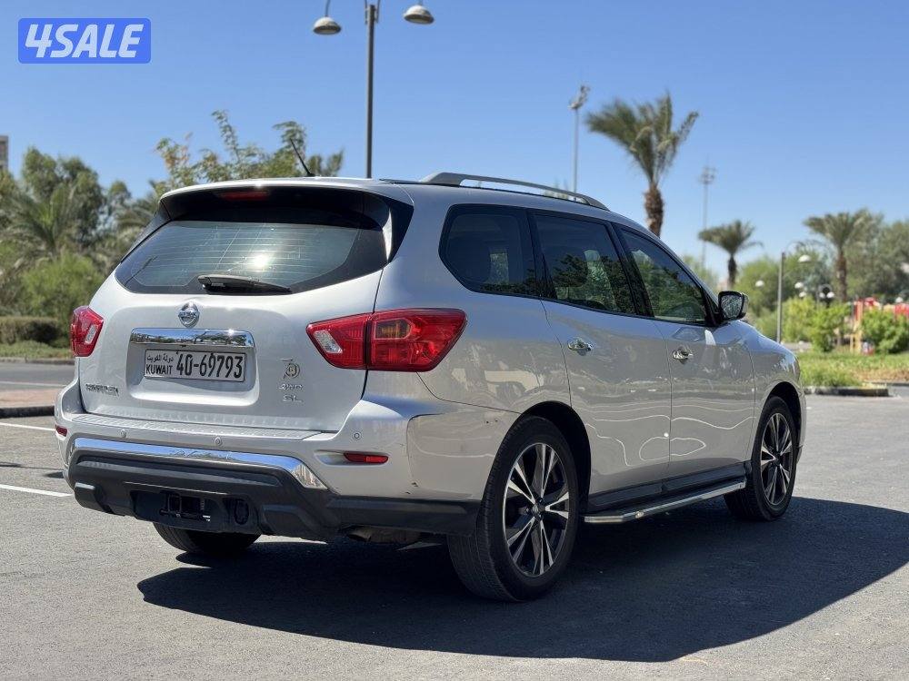 للبيع نيسان باثفايندر SL موديل 2018 كامل المواصفات  / 4WD3